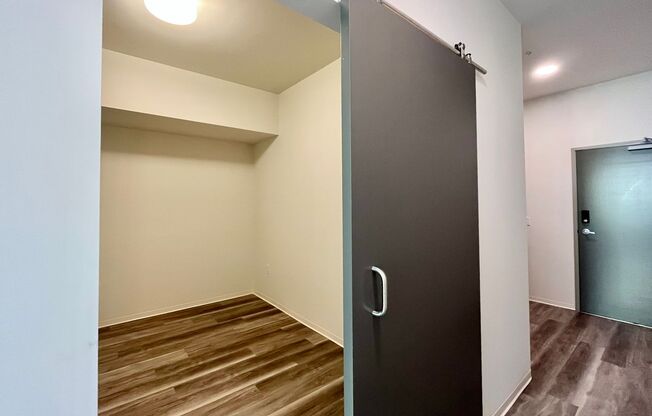 1 bed, 1 bath, 435 sqft, $1,500, Unit 323