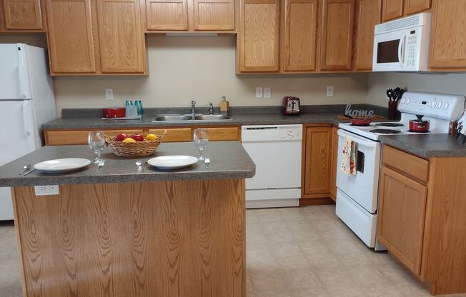 2 beds, 2 baths, 1,014 sqft, $1,415, Unit 1830-202