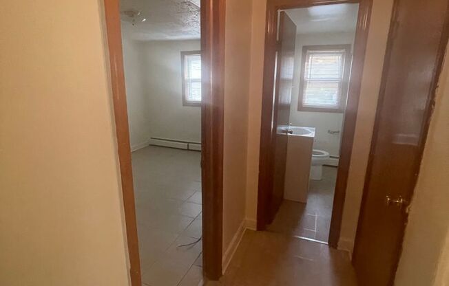 2 beds, 1 bath, 903 sqft, $1,110, Unit D-6