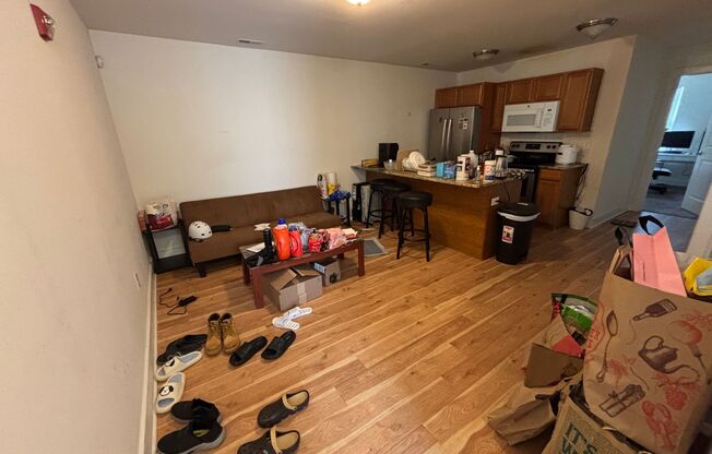 3 beds, 3 baths, 787 sqft, $1,875, Unit Unit 09