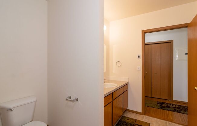 Studio, 1 bath, $900, Unit 700 3rd Street