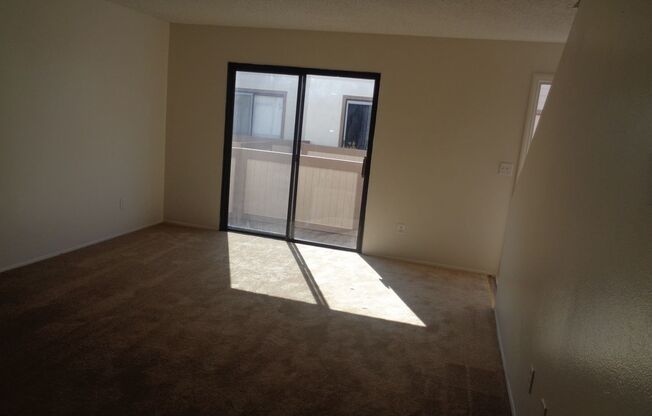 2 beds, 1.5 baths, $2,570, Unit 1348 D