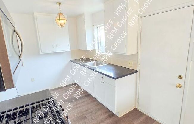 1062 1/2 RAVENNA AVE