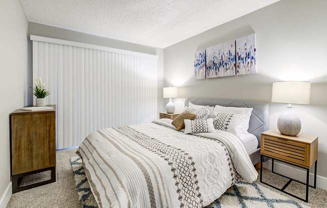 Edge on the Boulevard - Bedroom with Plush Carpeting at The Edge on the Boulevard, Fremont