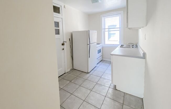 2 beds, 1 bath, 822 sqft, $2,150, Unit 5036-2