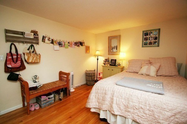 2 beds, 1 bath, 890 sqft, $3,100, Unit 14