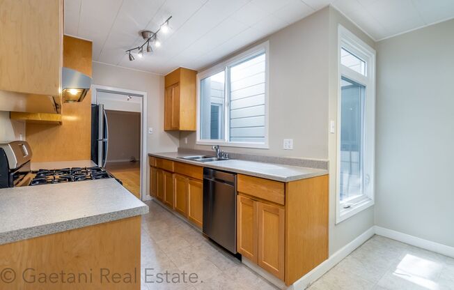 3321-3323 Broderick Street (378r)