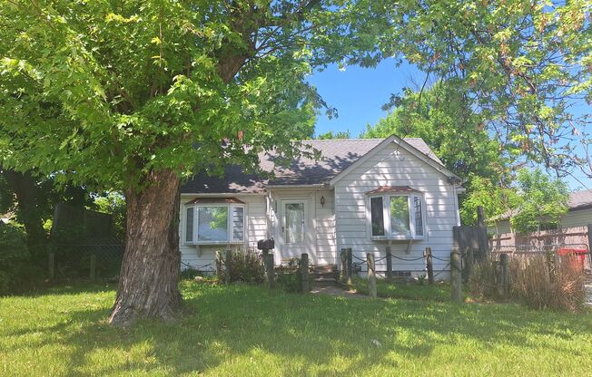 Come see your next home!!  3 bed, 2 bath in Roseville