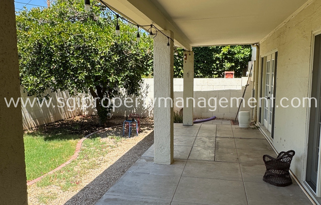 1023 E LAGUNA DR