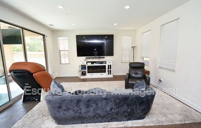 527 ELM COTTAGE CT