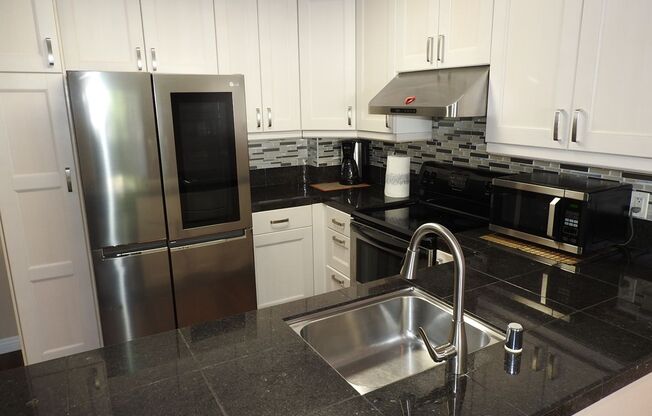 1 bed, 1 bath, $2,200, Unit #226