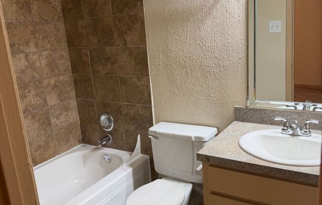 2 beds, 2 baths, 844 sqft, $1,155, Unit 211