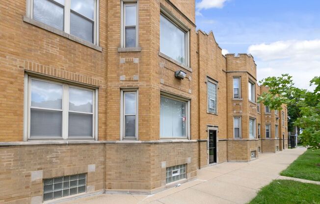 4736-4742 W 65th MOBILITY ZONE