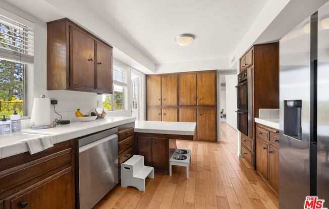2318 CHERYL PL