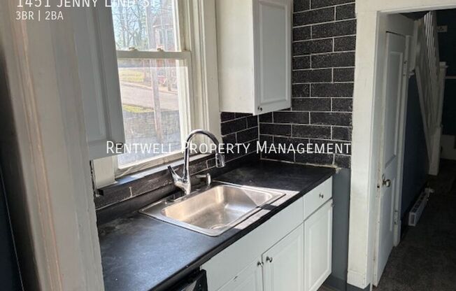 1451 JENNY LIND ST