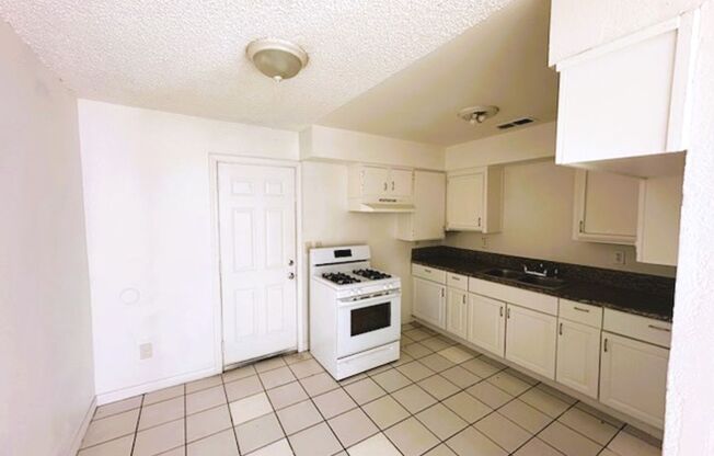 2 beds, 1 bath, 800 sqft, $1,025, Unit Unit A