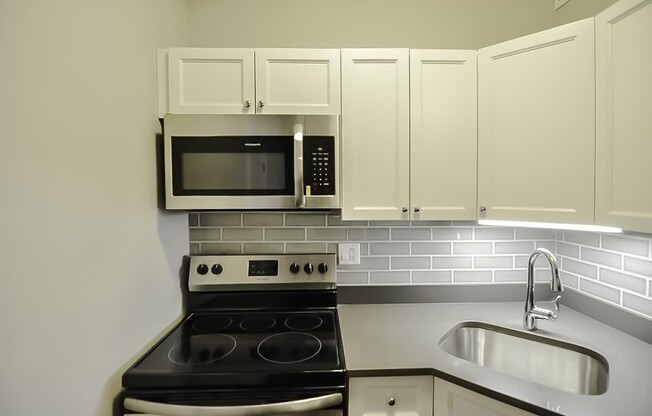 817 Lakeside Pl.