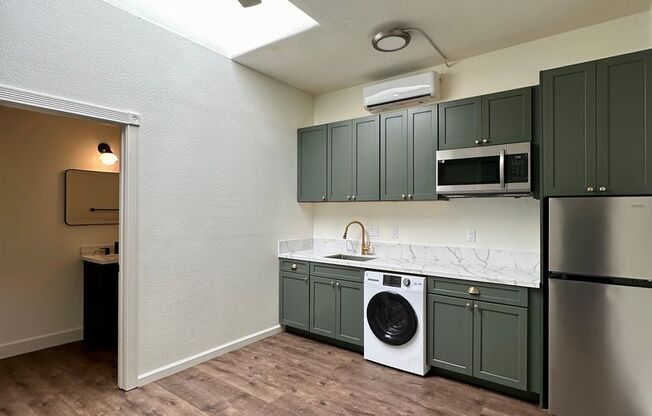 Studio, 1 bath, 166 sqft, $1,800, Unit 224