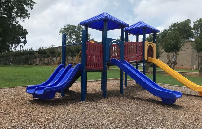 2 beds, 1 bath, 900 sqft, $1,249, Unit 06