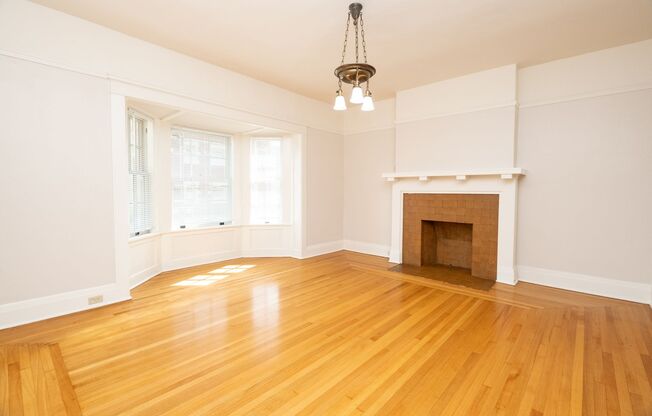 2 beds, 1 bath, 1,008 sqft, $2,400, Unit 21