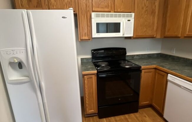 3 beds, 2 baths, 2,100 sqft, $1,995, Unit G