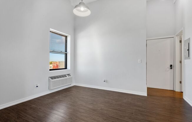 1 bed, 1 bath, 351 sqft, $1,695, Unit 710