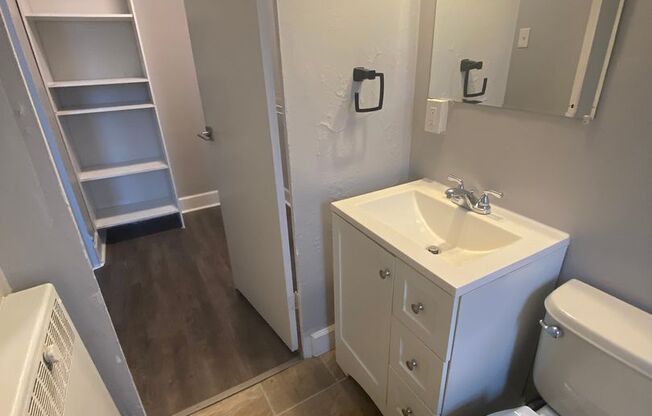 Studio, 1 bath, 465 sqft, $845, Unit 6244 Oakland Ave #310