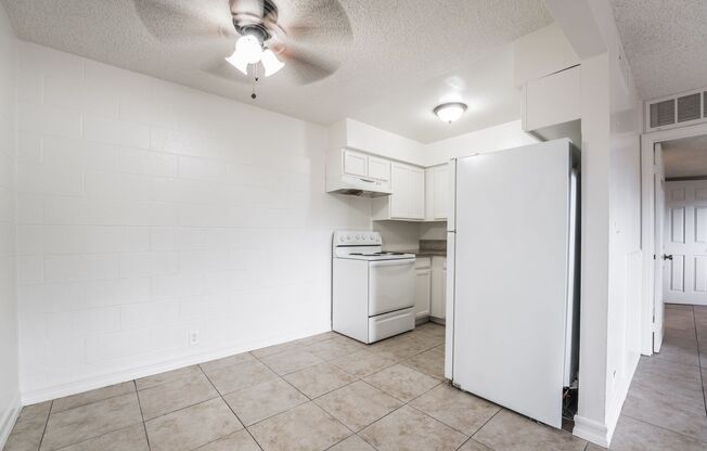 1 bed, 1 bath, $950, Unit Unit #16