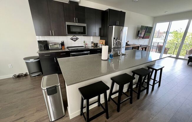 Immaculate 3 Bed 2 Bath Seattle Townhome @ An Incredible Location!