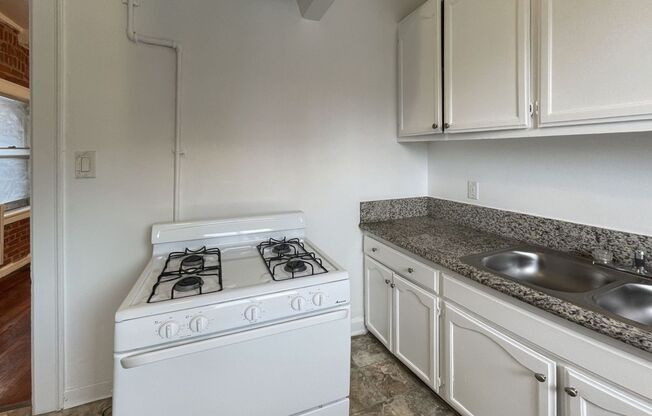 BAE - 512 Bonnie Brae Apts