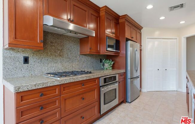 1315 S ROXBURY DR
