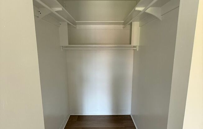 1 bed, 1 bath, 572 sqft, $1,510, Unit Old King Edward 21