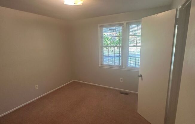 3 beds, 1 bath, $1,650