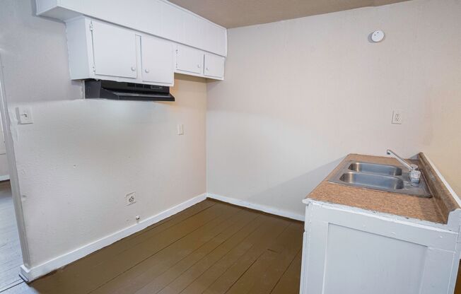 1319 Dawson