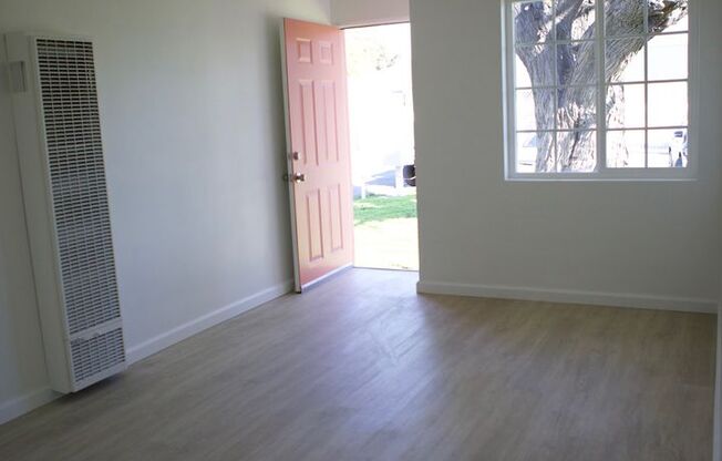 2 beds, 1 bath, $2,095, Unit 12114 Clora