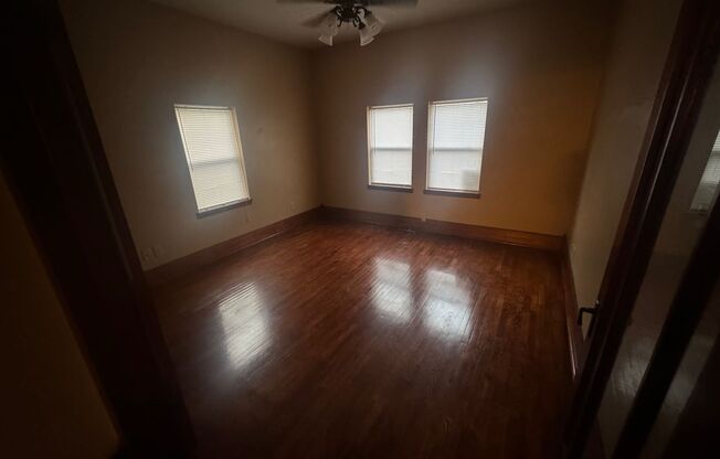 2 beds, 1 bath, $850, Unit 1415 West Franklin Street- 1