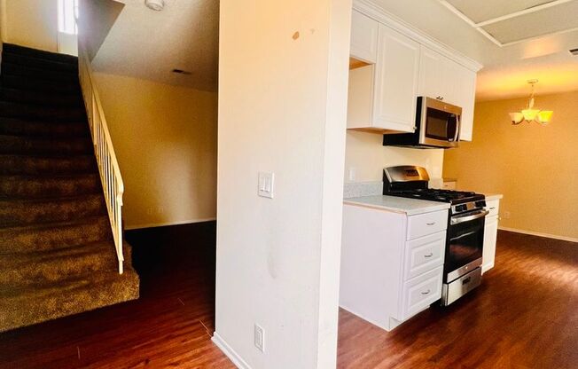 2 beds, 1.5 baths, 1,060 sqft, $2,900, Unit 7881-C