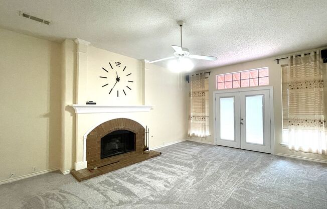 3 bedrooms, 2 bathrooms For rent in Carrollton