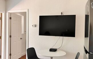 1 bed, 2 baths, 600 sqft, $1,595, Unit A2