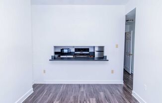104 & 104-1/2 E Clay St