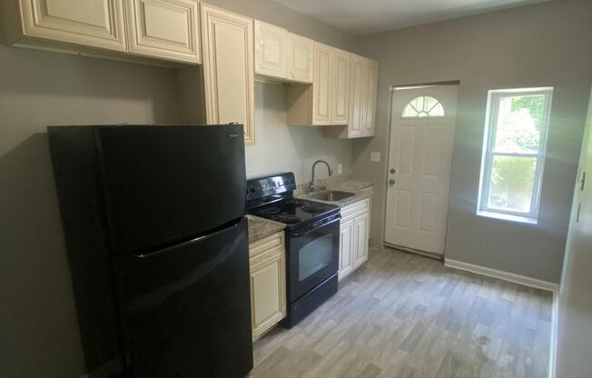 2 beds, 1 bath, $1,250