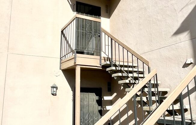 Turlock: $1695 1 bed 1 bath condo with community pool and amenities  *