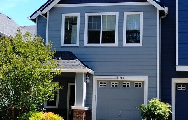 Charming Sherwood End Unit Available NOW Small Pets Negotiable 1 Car Attached Garage & Upstairs Laundry
