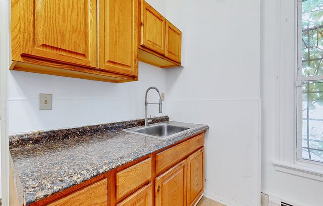 Spacious 1BR Apartment Near Yale – Remodeled & Convenient!