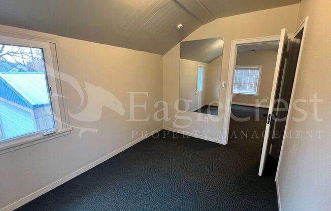 1 bed, 1 bath, 700 sqft, $850, Unit Unit 2