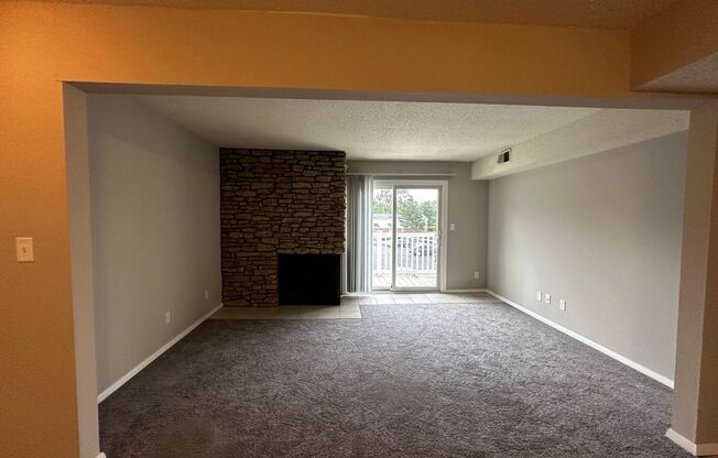 1 bed, 1 bath, 755 sqft, $1,100, Unit 5728E