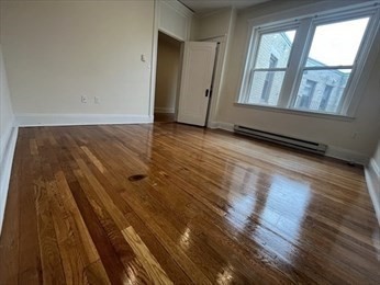 2 beds, 1 bath, $3,995, Unit 21