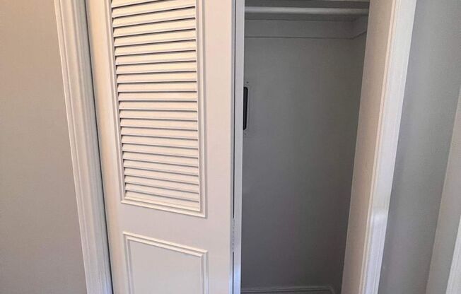 2 beds, 2 baths, 925 sqft, $1,300, Unit 203