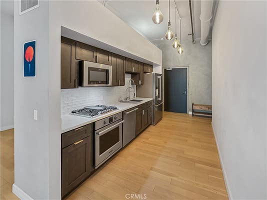 Studio, 1 bath, 700 sqft, $2,200