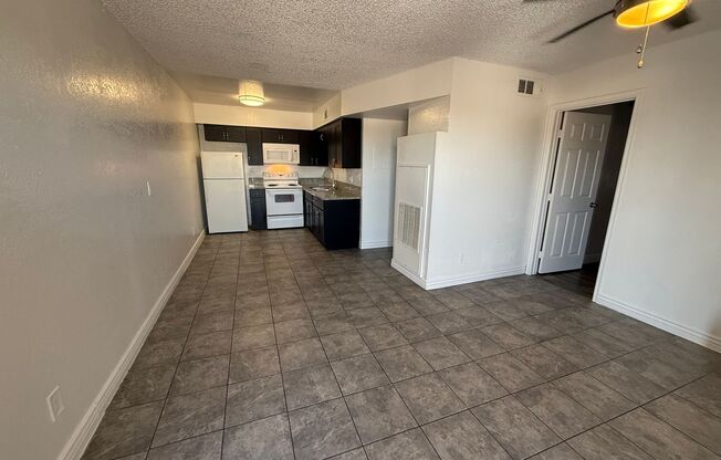 2 beds, 1 bath, 750 sqft, $950, Unit 209